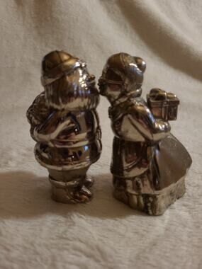Vintage Kirk Stieff Pewter Kissing Mr. & Mrs. Claus Salt & Pepper Shakers 716